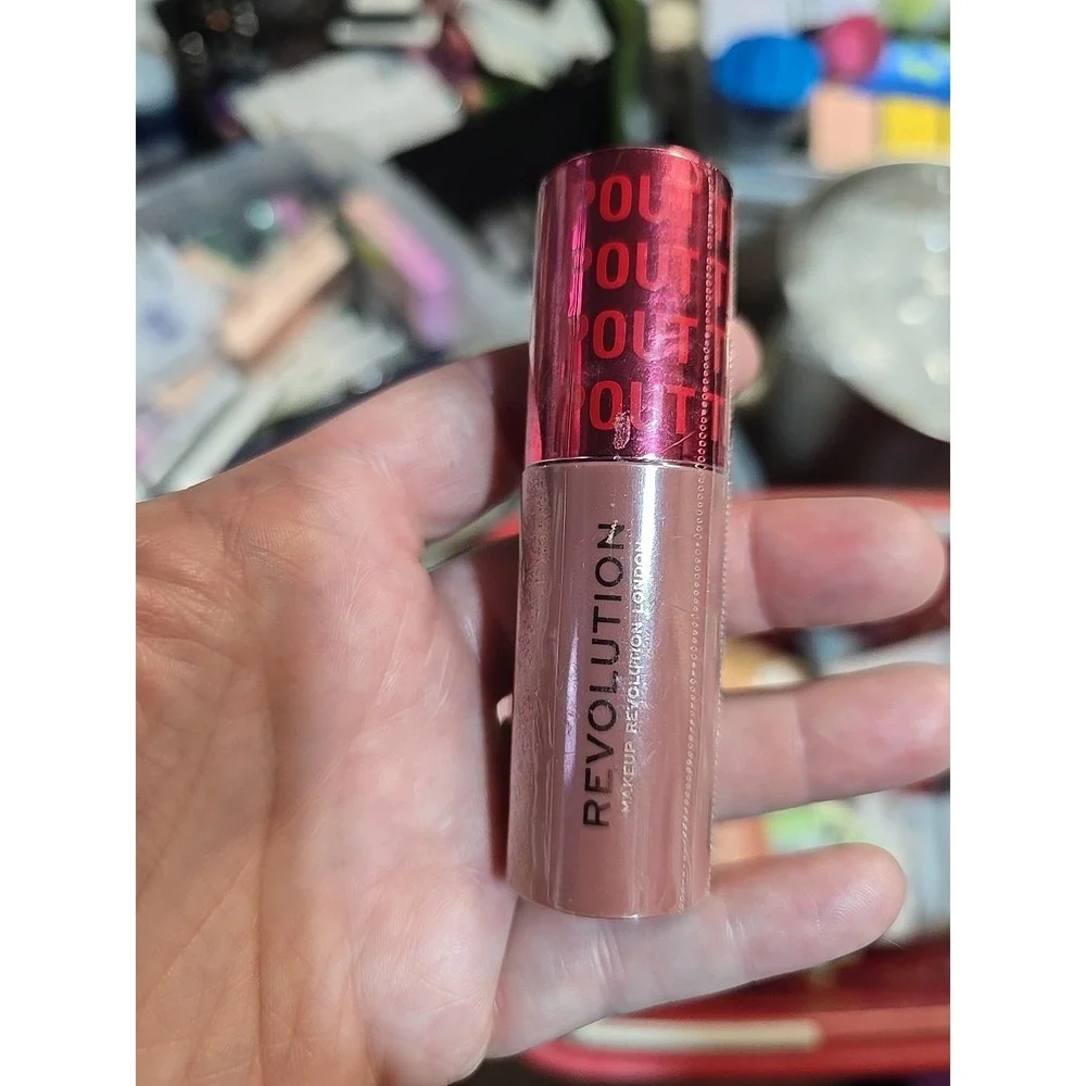 Makeup Revolution Pout Tint Hydrating Lip Gloss in Nude Dreams 3ml NIPS